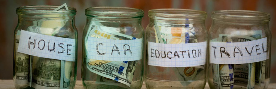 Буркани със спестявания за къща, кола, образование и пътувания