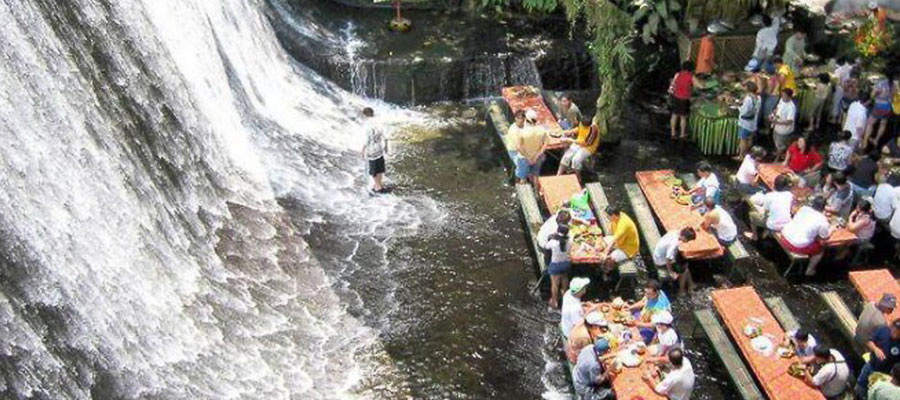 ресторант под водопад във Филипините